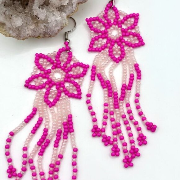 Vibrant Pink Flower Tasseled Hand Beaded Seed Bead Tassel Dangle Earrings New - Picture 2 of 3
